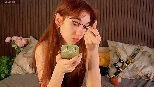 Snapshot of kitsun_ne chatting on 11/12/25, 08:19 kitsun ne online show from 11/12/25, 08:19