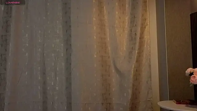 Snapshot of kitsun_ne chatting on 11/19/25, 08:09 kitsun ne online show from 11/19/25, 08:09