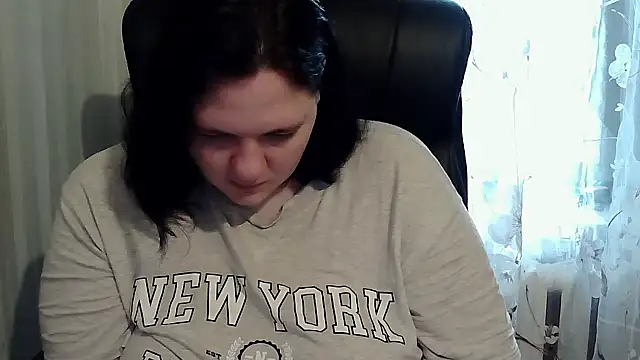 XLisaBlueXs  online show from 10/13/25, 11:21