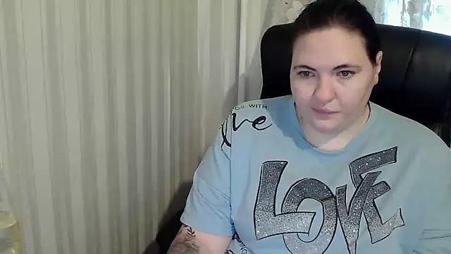 XLisaBlueXs  online show from 10/17/25, 01:57