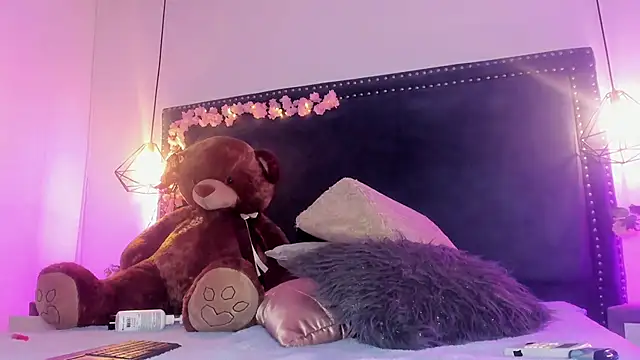 Emma Saylor online show from 04/13/26, 08:03