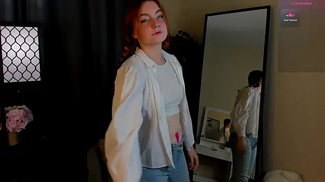 KellyeOun online show from 10/19/25, 01:39