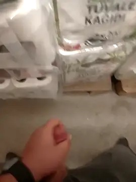 Snapshot of herz19033 chatting on 10/17/25, 06:05 herz19033 online show from 10/17/25, 06:05