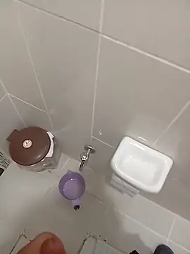 Snapshot of herz19033 chatting on 10/18/25, 01:45 herz19033 online show from 10/18/25, 01:45