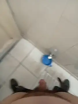 Snapshot of herz19033 chatting on 10/19/25, 05:30 herz19033 online show from 10/19/25, 05:30