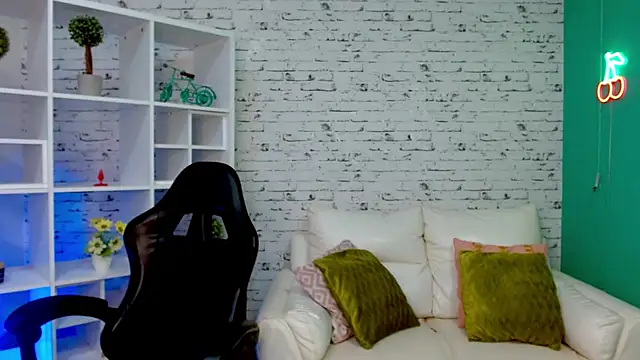 hannahjackson  online show from 11/05/25, 11:32