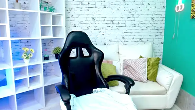 hannahjackson  online show from 11/06/25, 11:33