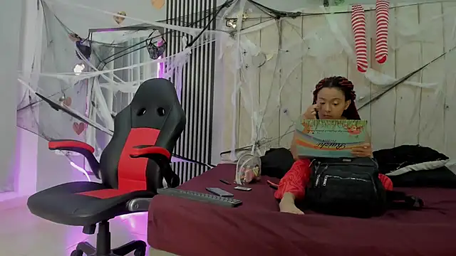 Snapshot of dante_and_kiara chatting on 10/28/25, 09:17 dante and kiara online show from 10/28/25, 09:17