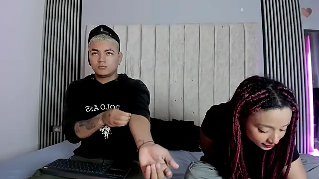 Snapshot of dante_and_kiara chatting on 11/29/25, 01:14 dante and kiara online show from 11/29/25, 01:14