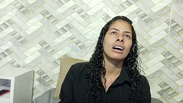 nairobi8 online show from 10/12/25, 03:44