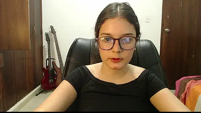 Snapshot of CarlaLorez chatting on 03/08/26, 06:06 CarlaLorez online show from 03/08/26, 06:06