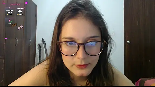 Snapshot of CarlaLorez chatting on 03/11/26, 04:07 CarlaLorez online show from 03/11/26, 04:07