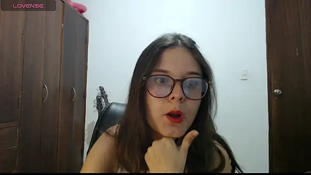 Snapshot of CarlaLorez chatting on 04/23/26, 01:07 CarlaLorez online show from 04/23/26, 01:07