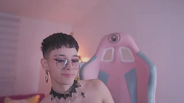 Giia Moretti  online show from 11/21/25, 01:59