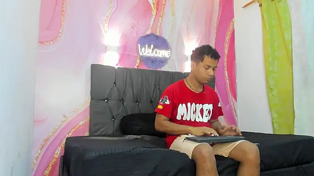 Raphael LatinBoy online show from 10/16/25, 03:07