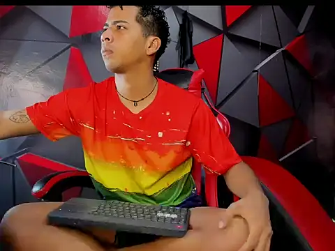 Raphael LatinBoy online show from 10/21/25, 08:20