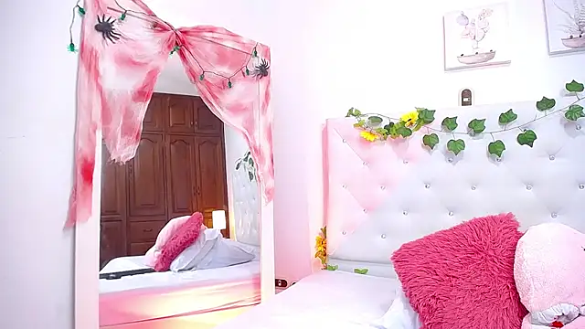 Snapshot of diamondtease_ chatting on 10/21/25, 01:34 diamondtease  online show from 10/21/25, 01:34