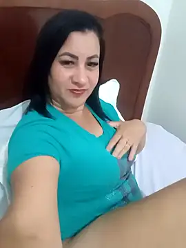 Snapshot of CleoHot25 chatting on 10/21/25, 12:44 CleoHot25 online show from 10/21/25, 12:44