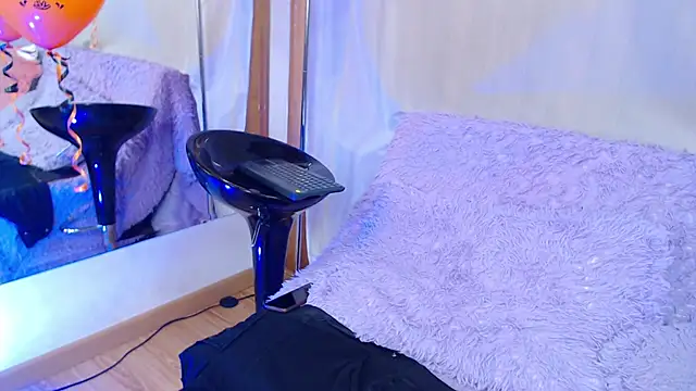 LizzyGrey  online show from 10/30/25, 07:21