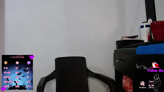 Snapshot of Damara_Rolands- chatting on 10/31/25, 07:15 Damara Rolands- online show from 10/31/25, 07:15