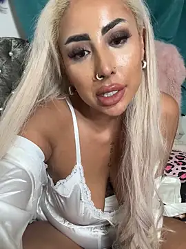 Snapshot of zara_bellexx chatting on 06/13/26, 01:47 zara bellexx online show from 06/13/26, 01:47
