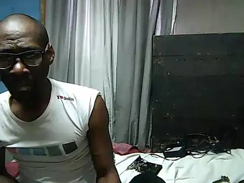 Snapshot of Toyboya6 chatting on 07/21/26, 01:35 Toyboya6 online show from 07/21/26, 01:35