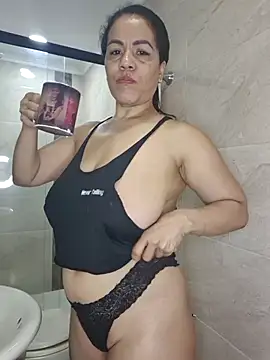 karla-bruni online show from 10/31/25, 10:05