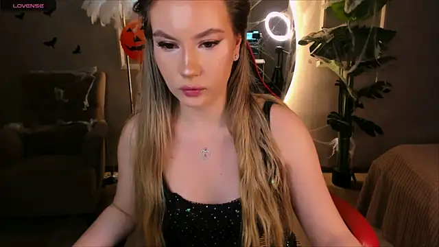 Snapshot of _BellaClark chatting on 10/20/25, 06:47  BellaClark online show from 10/20/25, 06:47