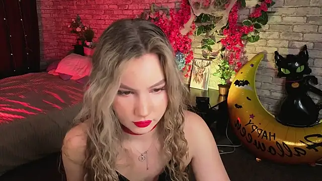 Snapshot of _BellaClark chatting on 10/29/25, 08:10  BellaClark online show from 10/29/25, 08:10