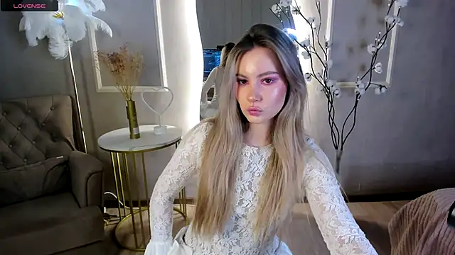 Snapshot of _BellaClark chatting on 12/03/25, 08:29 BellaClark online show from 12/03/25, 08:29