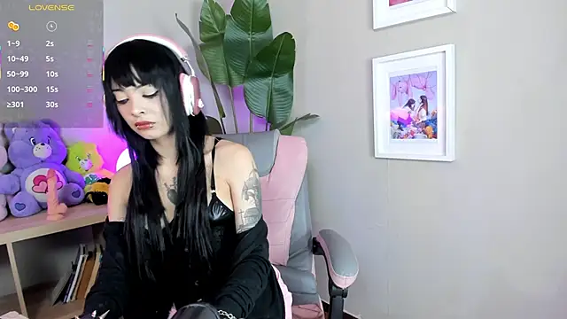 Bayonetta doll online show from 10/22/25, 04:29