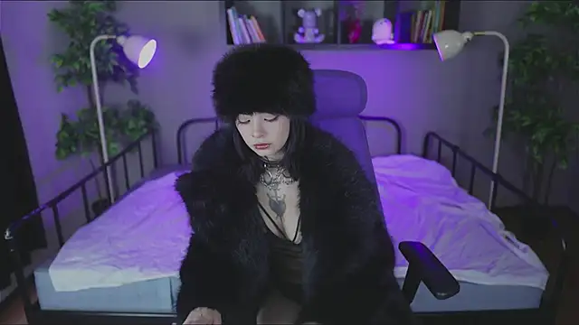 Bayonetta doll online show from 11/13/25, 09:14