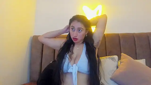 Snapshot of Amara18__ chatting on 11/05/25, 01:49 Amara18 online show from 11/05/25, 01:49