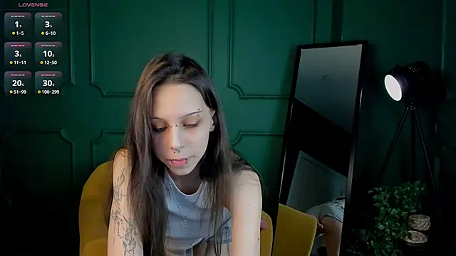 Snapshot of Amber__lust chatting on 10/20/25, 01:44 Amber  lust online show from 10/20/25, 01:44