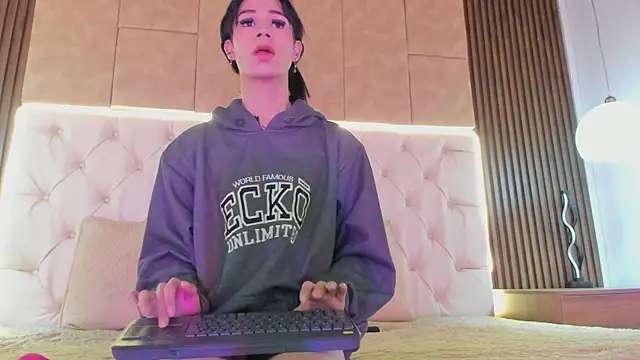 AAliss Starr online show from 10/24/25, 02:08