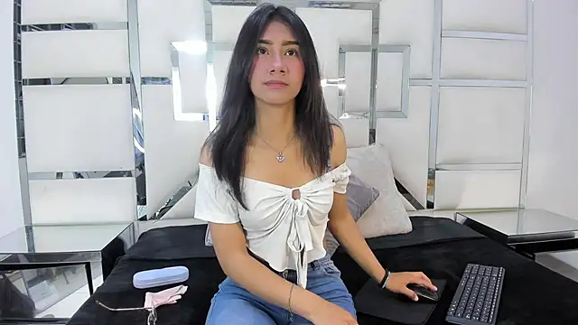 Mia clark18 online show from 10/15/25, 03:56