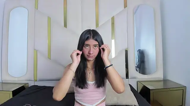 Mia clark18 online show from 10/25/25, 06:57