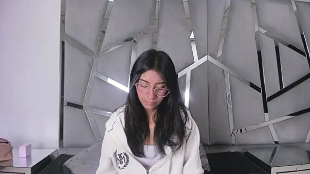 Mia clark18 online show from 11/11/25, 08:42