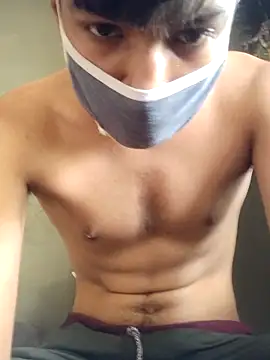 Snapshot of use_19 chatting on 11/18/25, 06:18 use 19 online show from 11/18/25, 06:18