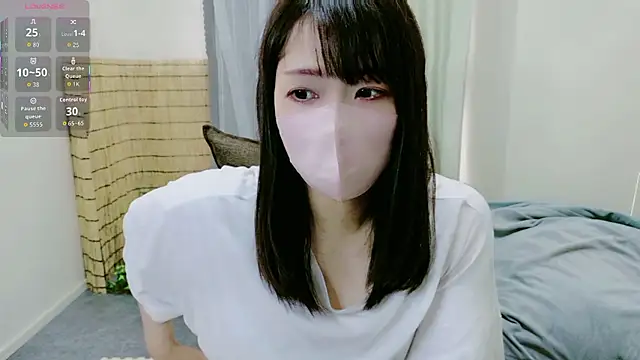 Natsumi-chan online show from 10/13/25, 03:28