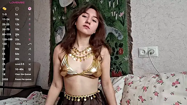 Snapshot of MiaLovelyOne chatting on 04/04/26, 07:28 MiaLovelyOne online show from 04/04/26, 07:28