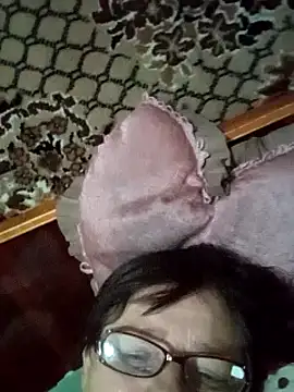 Snapshot of MilaCold5443 chatting on 04/03/26, 06:28 MilaCold5443 online show from 04/03/26, 06:28