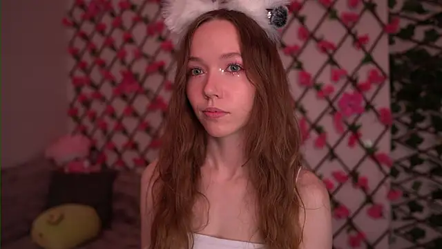 Snapshot of Petite_Polly chatting on 10/25/25, 06:13 Petite Polly online show from 10/25/25, 06:13