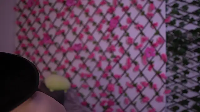 Snapshot of Petite_Polly chatting on 10/28/25, 06:10 Petite Polly online show from 10/28/25, 06:10