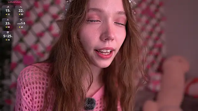 Snapshot of Petite_Polly chatting on 11/02/25, 06:10 Petite Polly online show from 11/02/25, 06:10