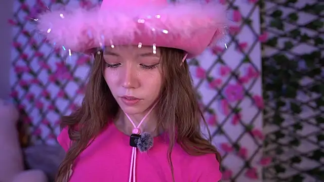 Snapshot of Petite_Polly chatting on 11/07/25, 06:08 Petite Polly online show from 11/07/25, 06:08