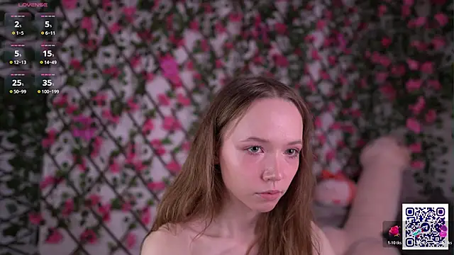 Snapshot of Petite_Polly chatting on 11/18/25, 06:12 Petite Polly online show from 11/18/25, 06:12