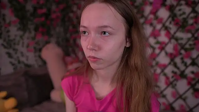 Snapshot of Petite_Polly chatting on 11/22/25, 06:07 Petite Polly online show from 11/22/25, 06:07