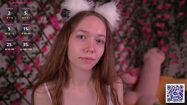 Snapshot of Petite_Polly chatting on 11/23/25, 06:08 Petite Polly online show from 11/23/25, 06:08