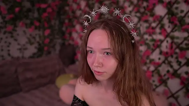 Snapshot of Petite_Polly chatting on 11/28/25, 06:10 Petite Polly online show from 11/28/25, 06:10